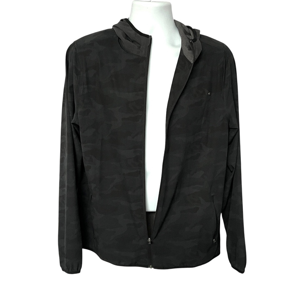Vuori Men’s Jacket Shell Size M  Trainer Hooded Stretch Black Camo Full Zip V512